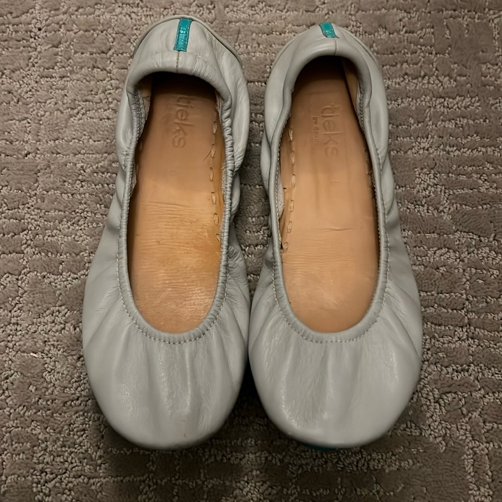 Like New Tieks Light Grey Flats - 8